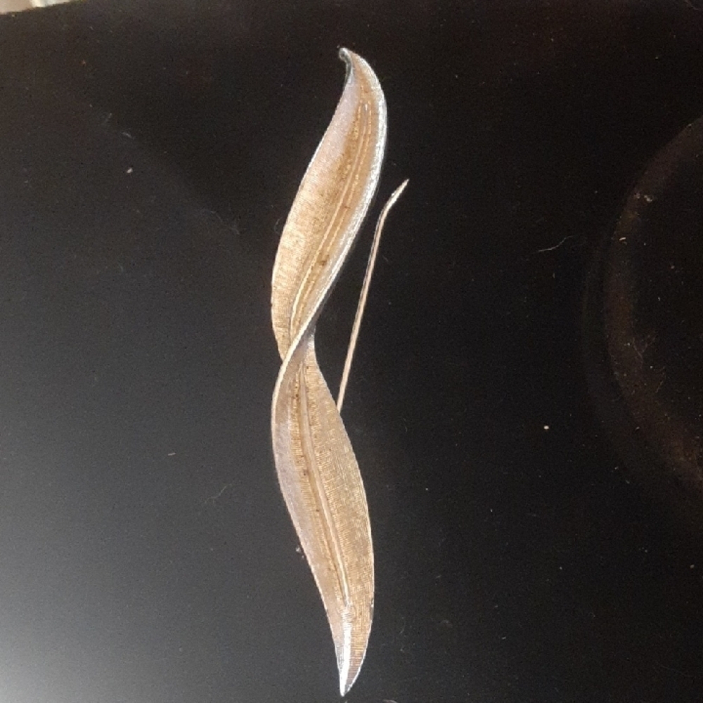 Elegant Silver Leaf Brooch